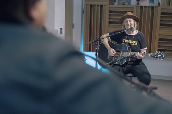 GARRISON STARR PERFORMING LIVE IN STUDIO